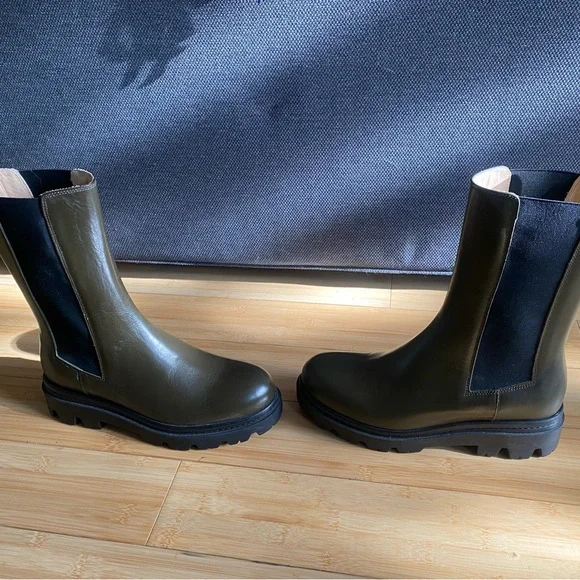 BANANA REPUBLIC Lug-sole Chelsea Boots NWOT - Picture 3 of 7